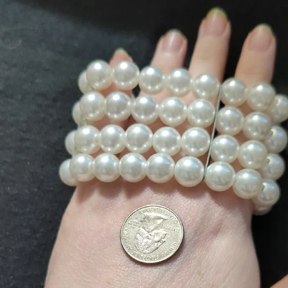 White Faux Pearl Beaded Stretchy Elastic Statement Bracelet - Picture 2 of 4